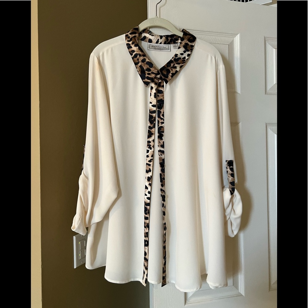 Simonton Says polyester blouse with leopard print collar and button down 3x